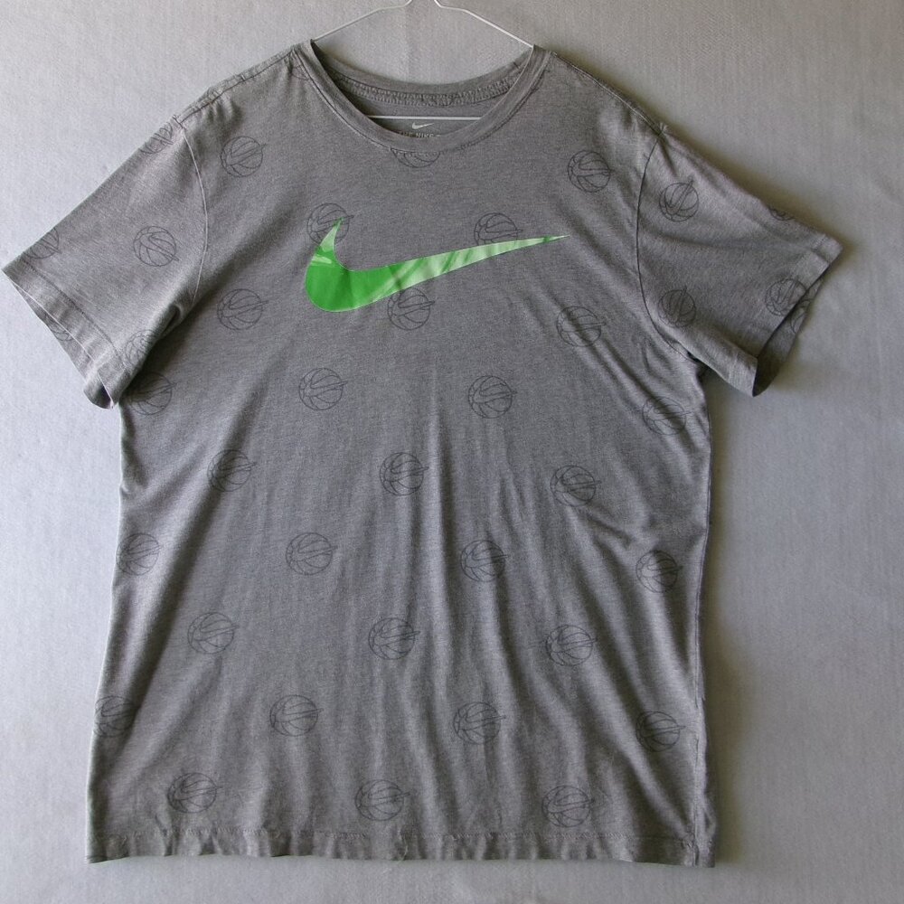 Nike Basketball‎ Art Logo All Over Green Swoosh Gray Cotton T-Shirt Large